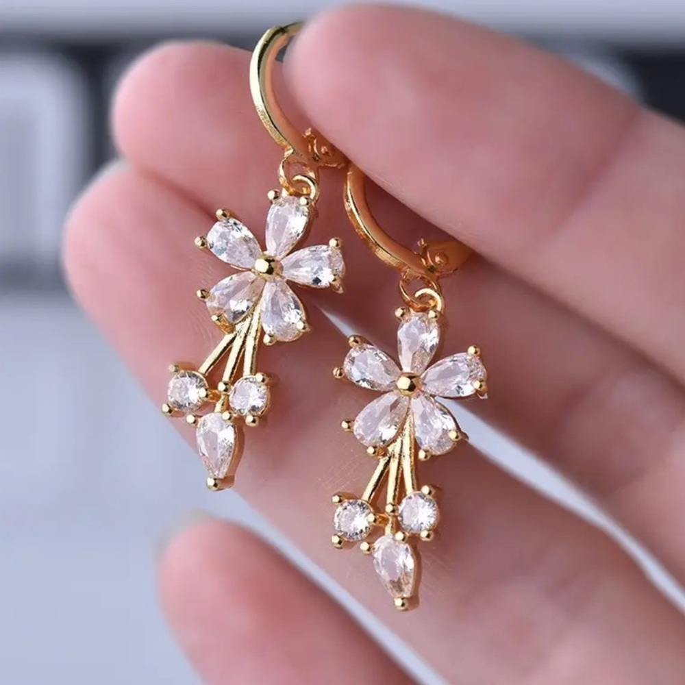 🌺 Gold Plated CZ Diamond Flower Drop Earrings